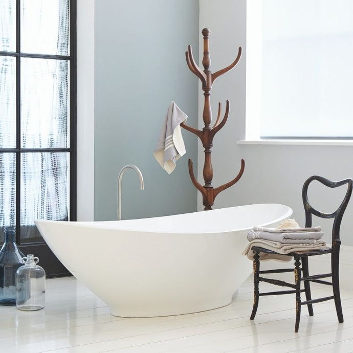BC Designs Kurv Cian Freestanding Bath Polished White 1890x900mm BAB005