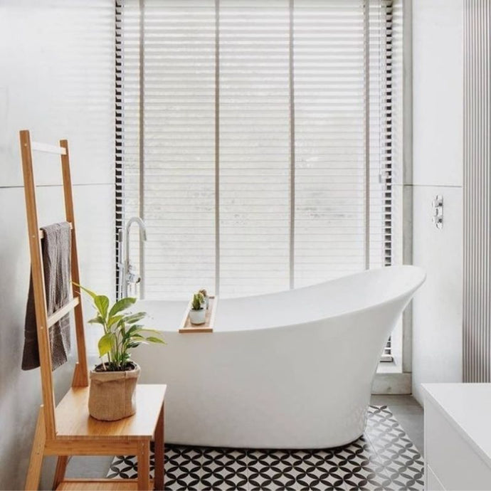 BC Designs Slipp Acrylic Freestanding Slipper Bath, Polished White - 1590x675mm